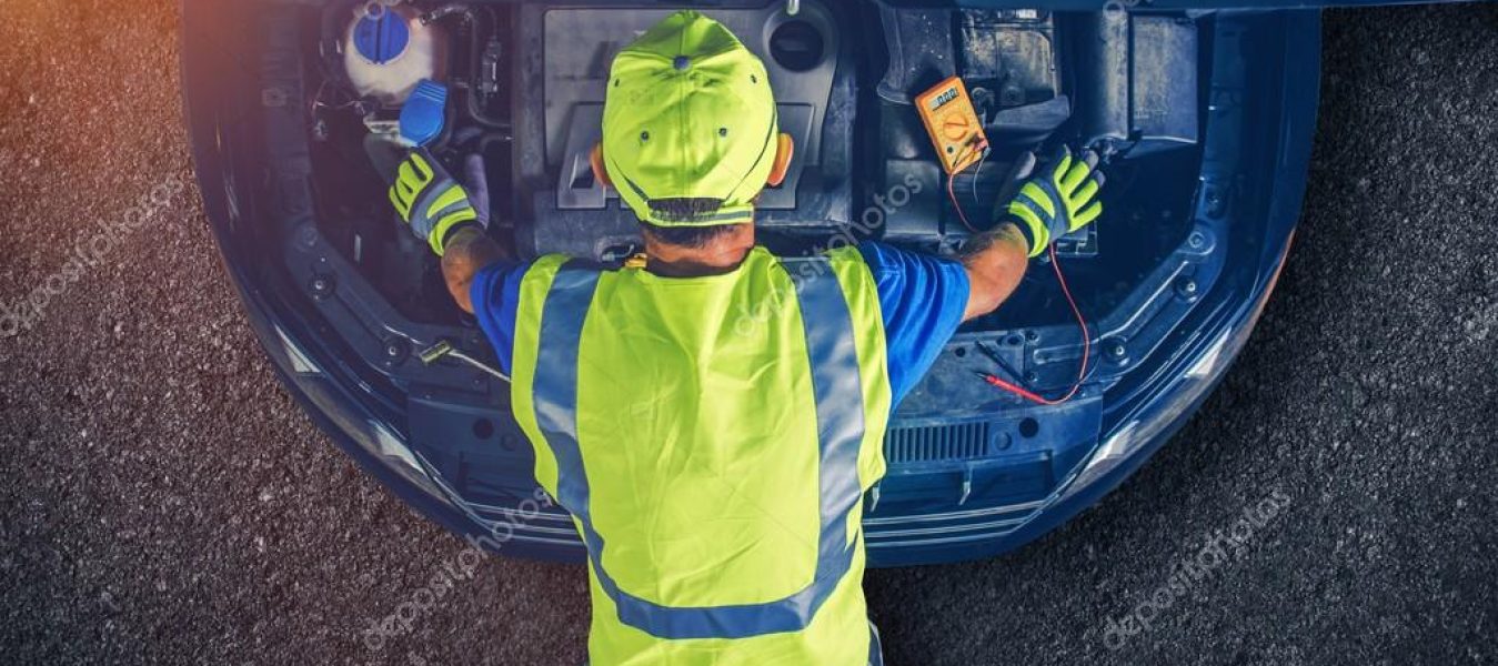 depositphotos_122652632-stock-photo-car-mechanic-servicing-vehicle